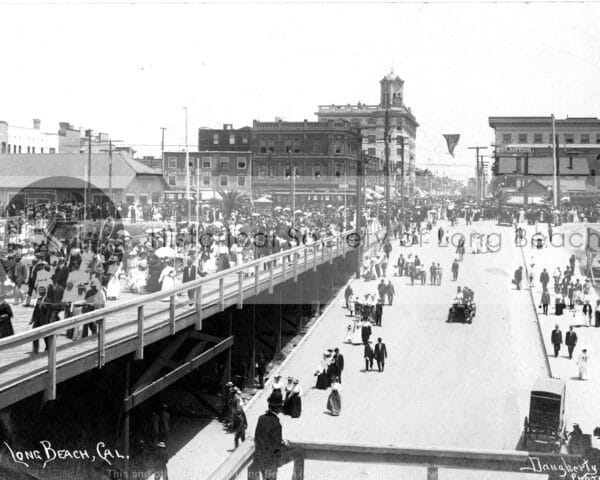 Pine Ave. Pier entrance, 1910