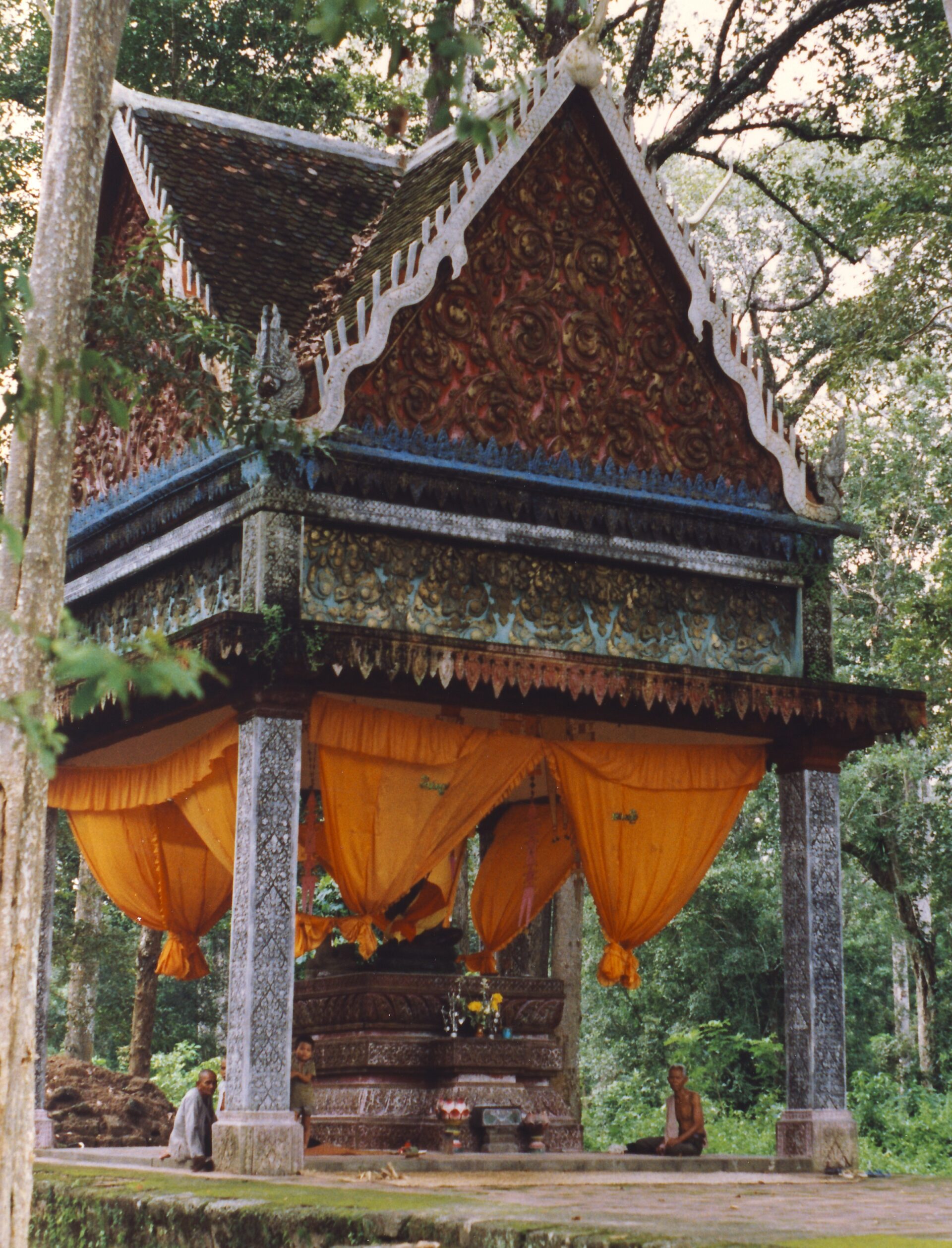 5 letter word for buddhist shrine